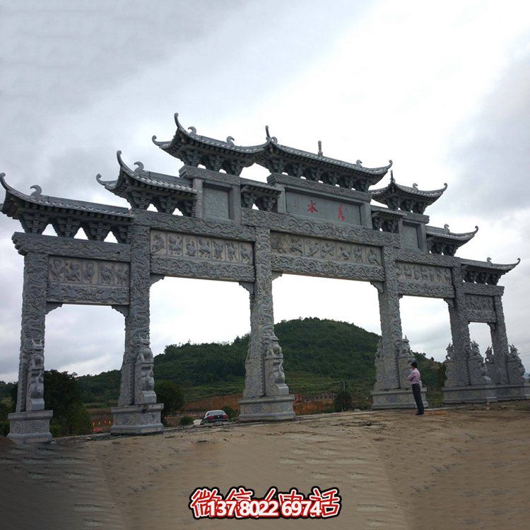 精美大型仿古青石雕刻門樓牌坊，為景區入口增添精彩