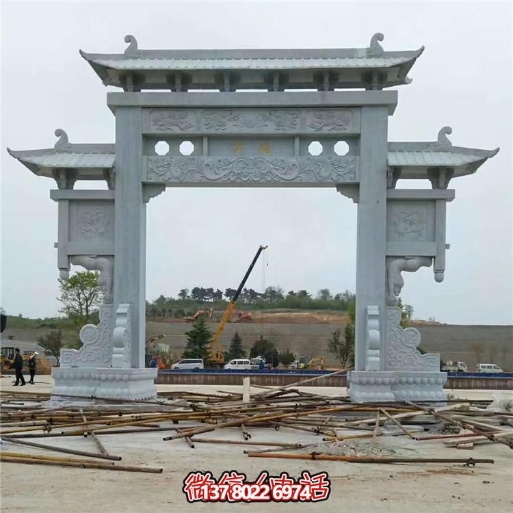傳統工藝石雕牌坊，點綴鄉村美景