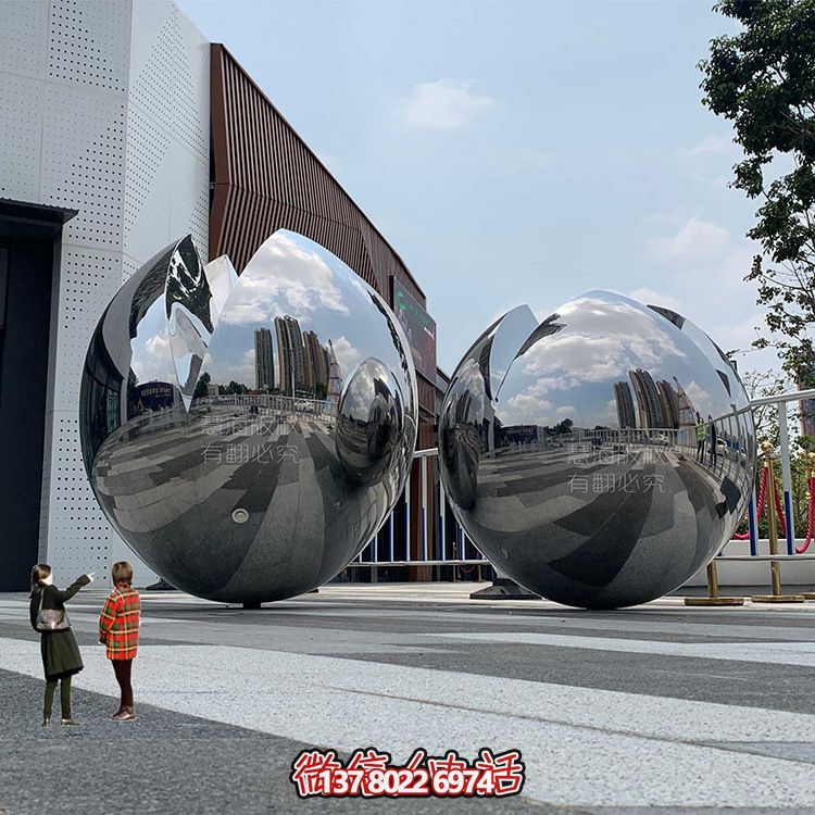 大型不銹鋼鏡面球體雕塑，為你的戶外空間增添獨特氣息