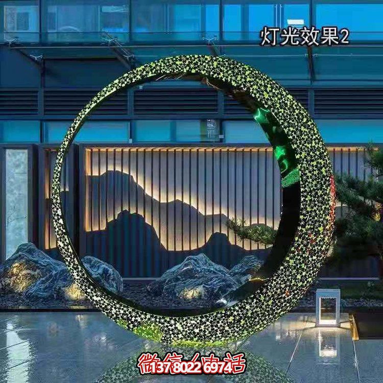 不銹鋼燈光圓環，營造月亮美景