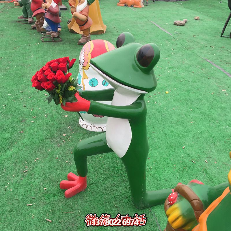 玻璃鋼雕塑，玫瑰青蛙拿玻璃公園裝飾
