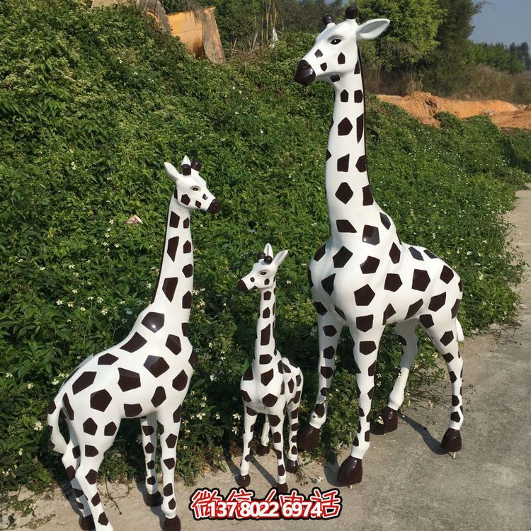 長頸鹿玻璃鋼雕塑，珍藏一家三口的美好回憶