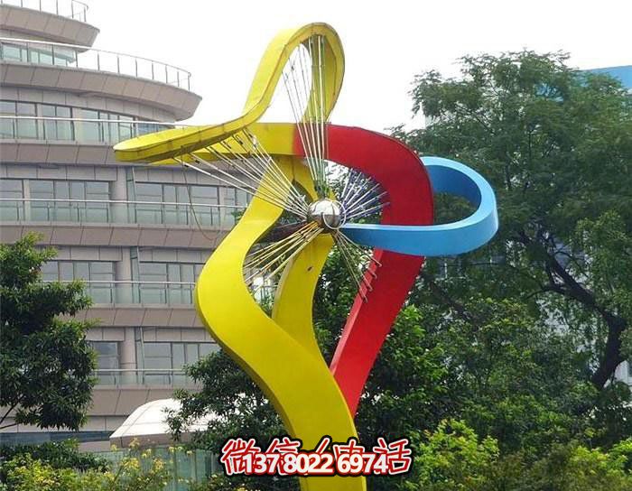 美輪美奐的不銹鋼彩虹舞景觀雕塑，點綴小區環境