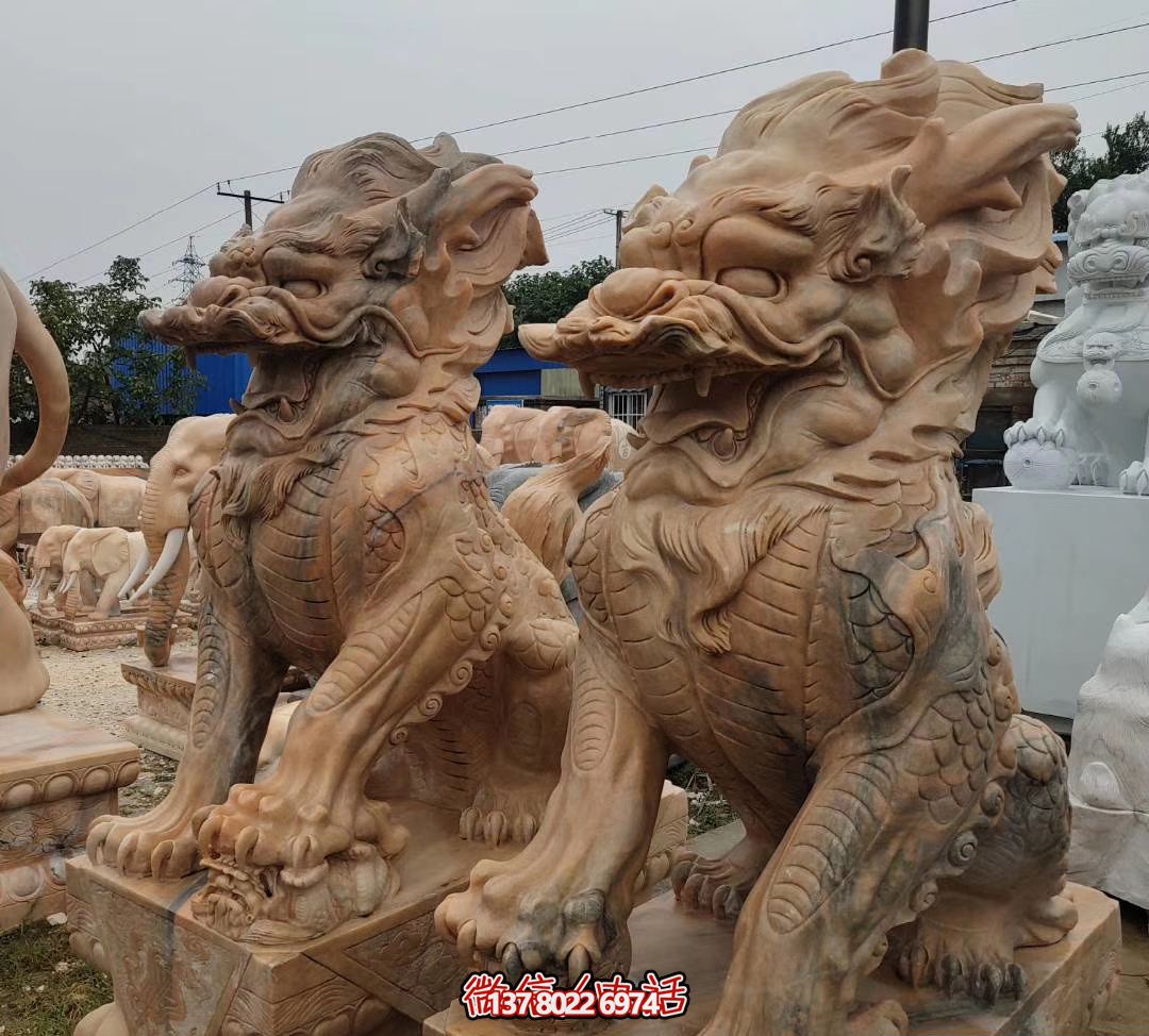 大型黃蠟石麒麟雕塑，點綴廣場景觀