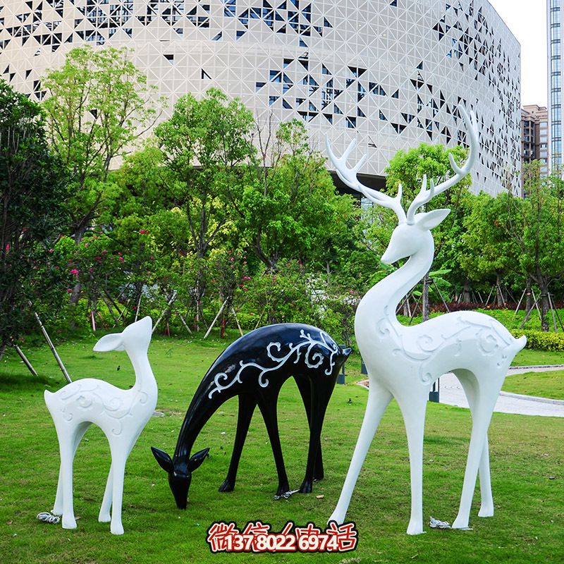 玻璃鋼彩繪黑白鹿雕塑，為小區(qū)增添創(chuàng)意美感