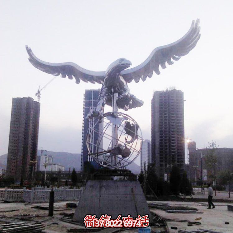 不銹鋼老鷹雕塑，點(diǎn)綴戶外園林景觀