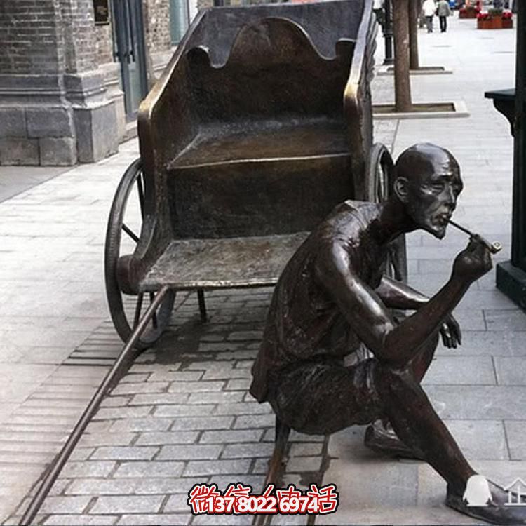 步行街?jǐn)[放玻璃鋼飯桶拉黃包車民俗人物小品