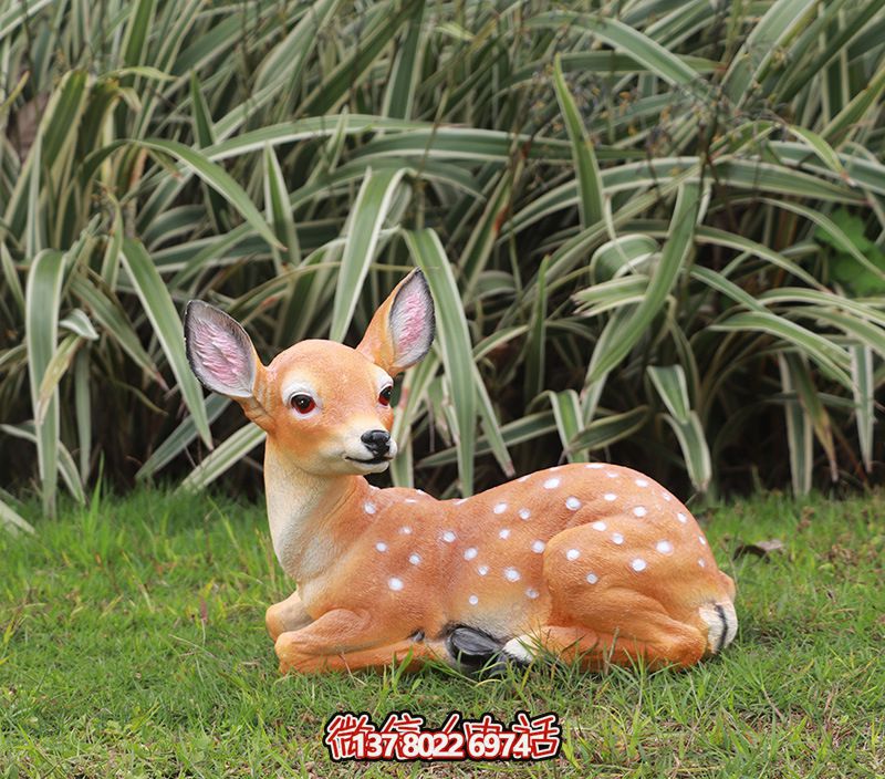 戶外景區創意玻璃鋼彩繪臥著的鹿雕塑 戶外景區創意玻璃鋼彩繪臥著的鹿雕塑