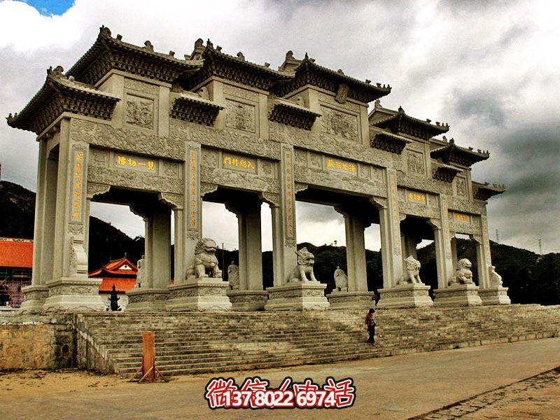 寺院景區(qū)復式斗拱五門石雕牌樓坊 寺院景區(qū)復式斗拱五門石雕牌樓坊