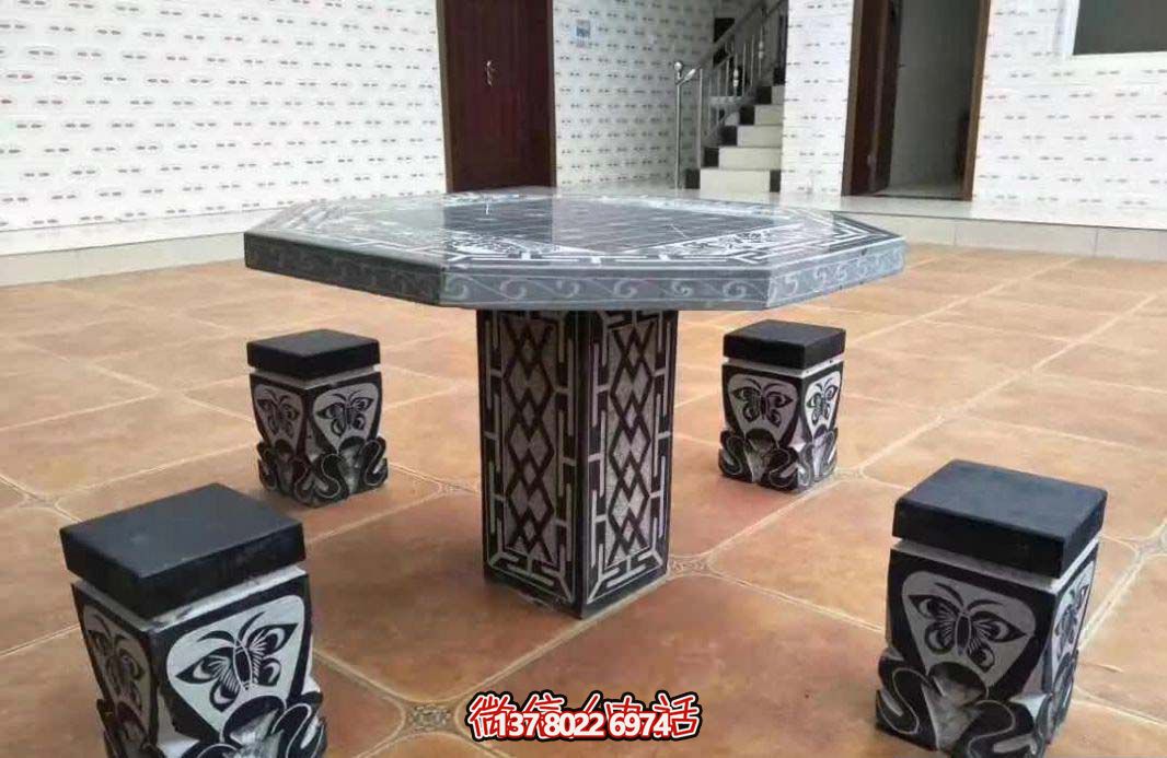 農村庭院擺放多邊形仿古青石桌凳 農村庭院擺放多邊形仿古青石桌凳